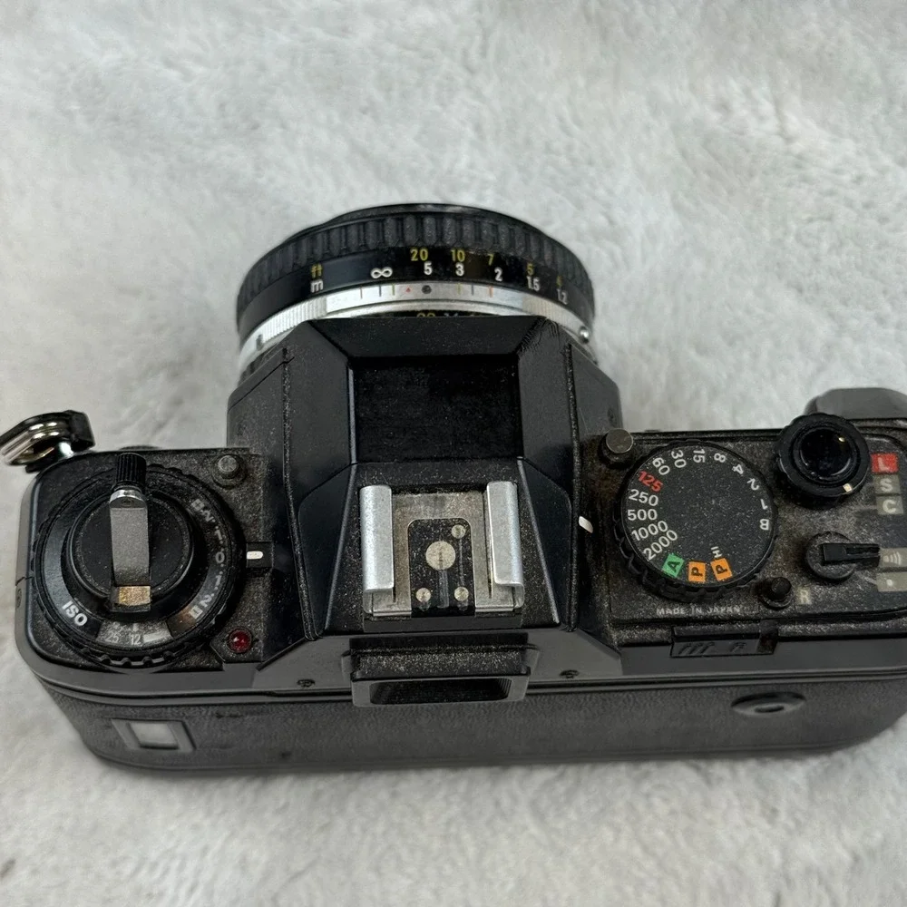 Nikon N2000 35mm Film SLR Camera‎ w/ Nikon Lens Series E 50mm 1:1.8 & Flash